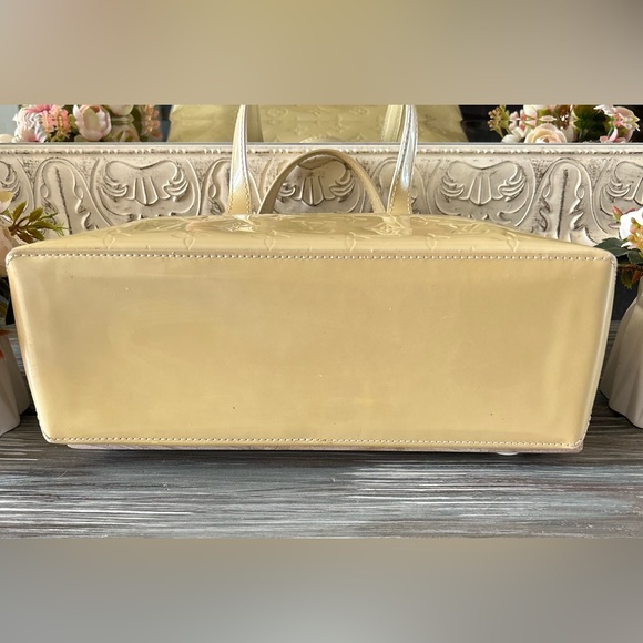 Louis Vuitton Wilshire PM Handbag Monogram Vernis Leather Yellow 3206456 - Picture 10 of 16